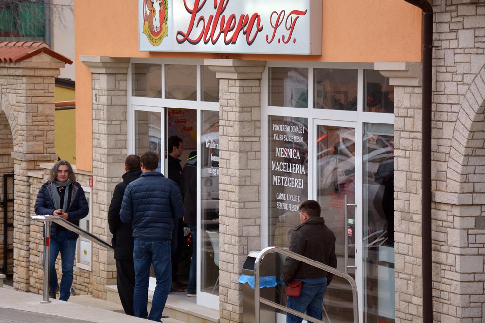 PULA, 31.12.2018. - ZADNJI DAN, MESNICA, GUZVASnimio Neven LAZAREVIC